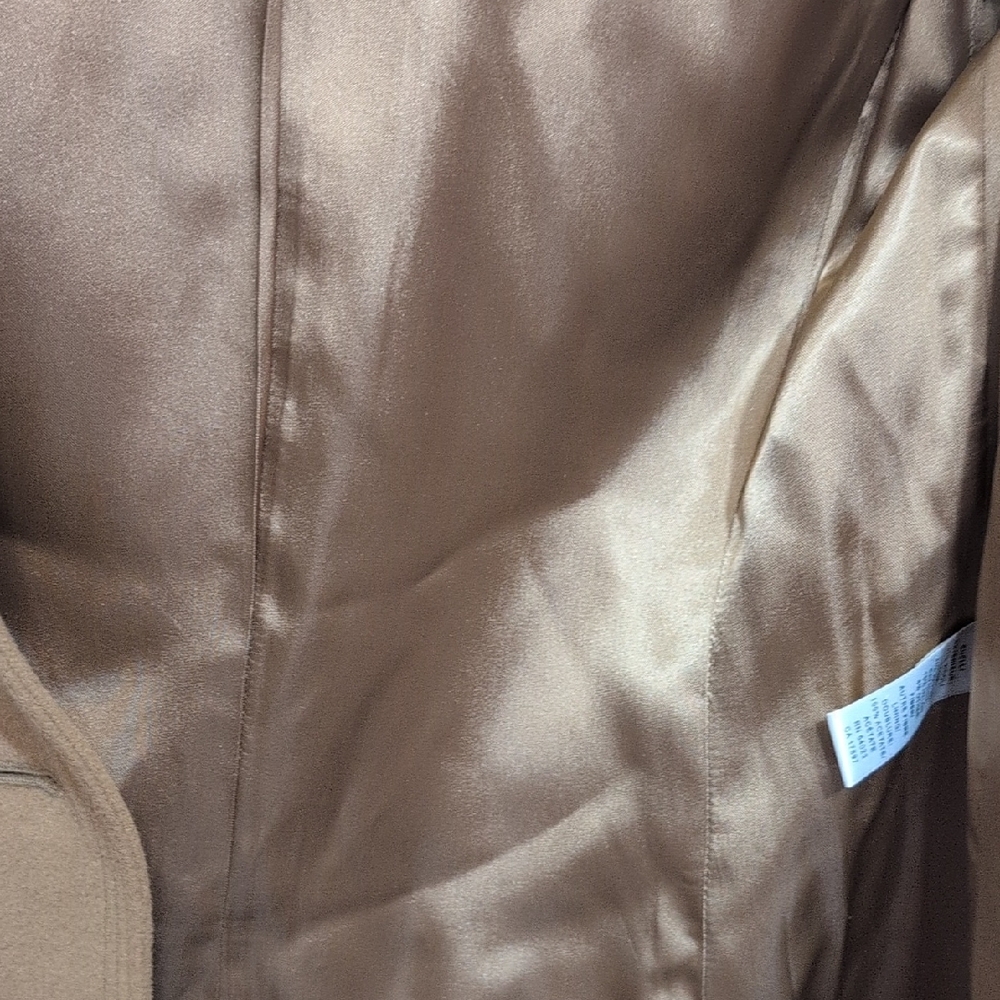 Banana Republic Women's Tan Trench Coat - Picture 5 of 10